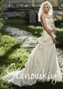 Сватбена рокля с корсет от Слановски