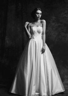 Gaun pengantin dari Anne-Mariee dari koleksi 2015 yang megah