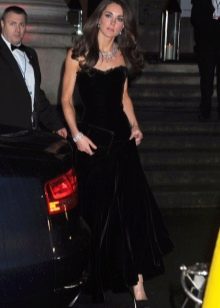 Váy nhung Kate Middleton