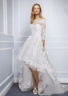 Nėriniuota trumpa vestuvinė suknelė su traukiniu