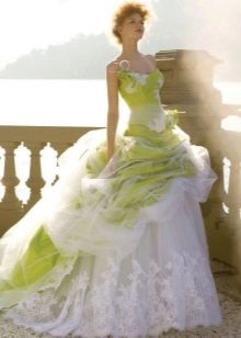 Bela in zelena poročna obleka