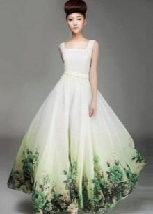 Gaun pengantin putih dengan corak hijau