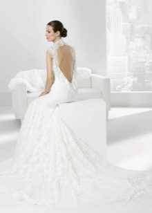Gaun pengantin oleh Franc Sarabia dengan potongan belakang