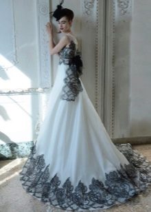 Poročna obleka Atelier Aimee s čipko