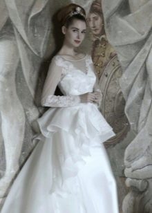 Сватбена рокля от Atelier Aimee с пеплум