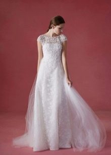 Klasikinio stiliaus vestuvinė suknelė su nėriniais