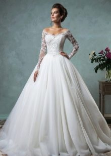 Klasiska pufīga kāzu kleita