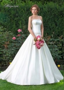 Gaun pengantin dari Lady White 2016