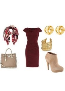 Gold and beige accessories for an eggplant-colored dress