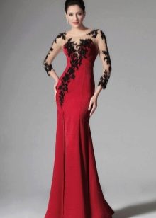 Gaun merah tua dengan renda hitam