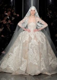 Vestido de novia de Elie Saab con capa