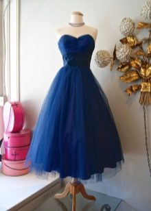 Μακρύ φουσκωτό βραδινό φόρεμα σε σκούρο μπλε