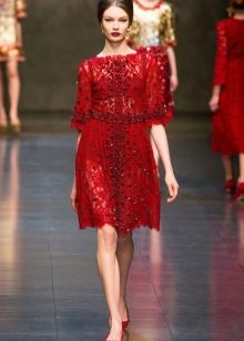 Raudona vakarinė suknelė iš Dolce and Gabbana