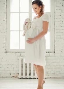 Těhotenské šaty s krátkým rukávem a vysokým pasem