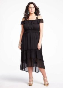 Čierne šaty s asymetrickou sukňou pre bacuľky