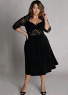 Váy đen dành cho người thừa cân được kết hợp từ hai loại vải: dệt kim dày đặc và vải guipure