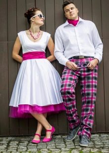 Svatební šaty s barevnou spodničkou