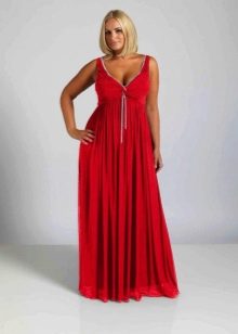 Duga crvena haljina siluete za pretile žene