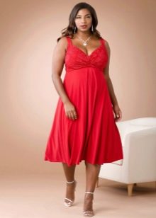 Raudono silueto suknelė iki kelių nutukusioms moterims