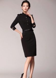 Černé kancelářské šaty