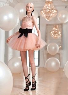 Peach Tutu šaty s černým páskem