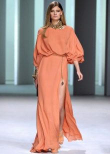Persiku kleita terakotas bēšā krāsā