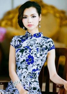 Ķīniešu stila kleitu frizūra