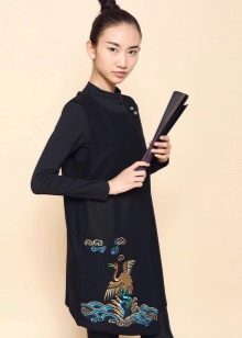Frisur - eine Beule für ein Kleid im chinesischen Stil