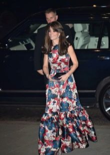 Kate Middleton gėlėta suknele