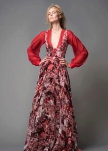 Cvjetna haljina s dubokim dekolteom