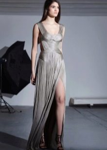 Sivé grécke šaty s rozparkom