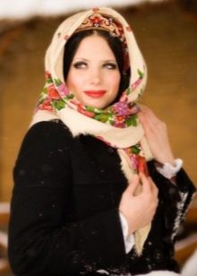Make-up voor een jurk in Russische stijl