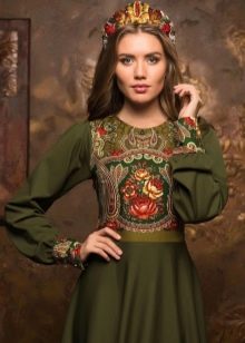 Sukienka w kolorze bagiennym w stylu rosyjskim z kokosnikiem
