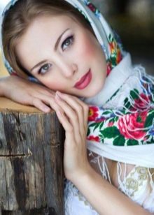Rusiško stiliaus suknelės makiažas