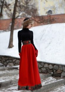 Pakaian moden dalam gaya Rusia dengan sulaman
