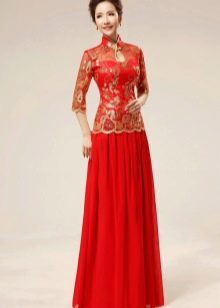 فستان زفاف أحمر على الطراز الشرقي مع تطريز ذهبي