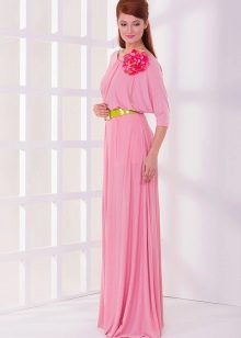 Rozā sikspārņa kleita ar piedurknēm