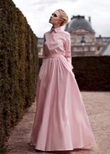 roze jurk tot op de grond met lange mouwen
