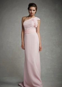 Rosafarbenes bodenlanges Kleid mit einer Schulter