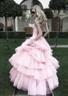 Rozā pūkaina kleita
