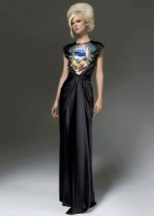 فستان من الحرير المطبوع باللون الأسود