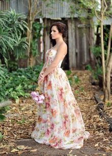 Čudovita poročna obleka s cvetličnim potiskom