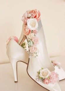 Schoenen met bloemen