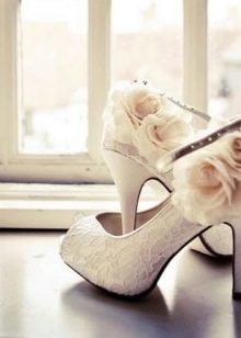 Cipők virággal