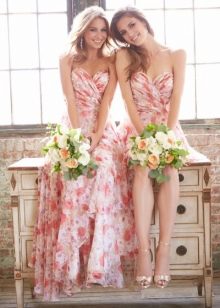 Peach blommiga brudtärna klänningar