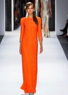 Оранжева рокля до пода