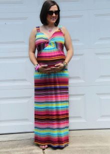 Duga haljina u boji do poda s naramenicama za trudnice