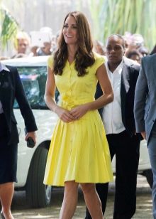 Geltona marškininė suknelė moterims, spalvinio tipo Summer