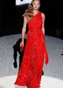 Crvena čipkana haljina na jedno rame