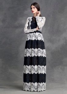 Koronkowa sukienka w czarno-białe paski
